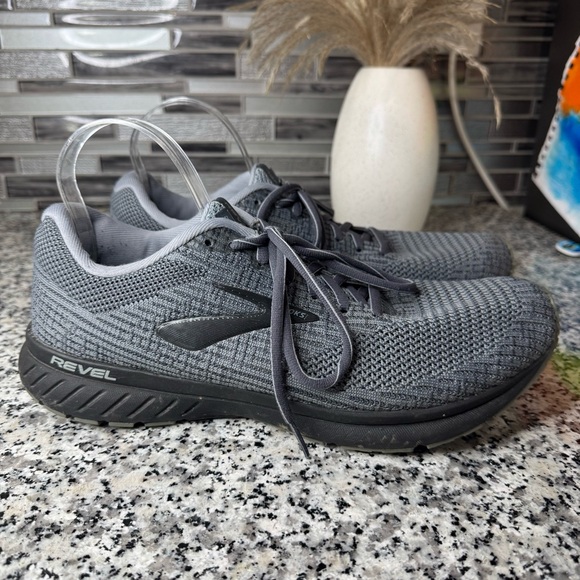 BrooksEUC Men's Revel 3 Running Sneakers Size 11.5